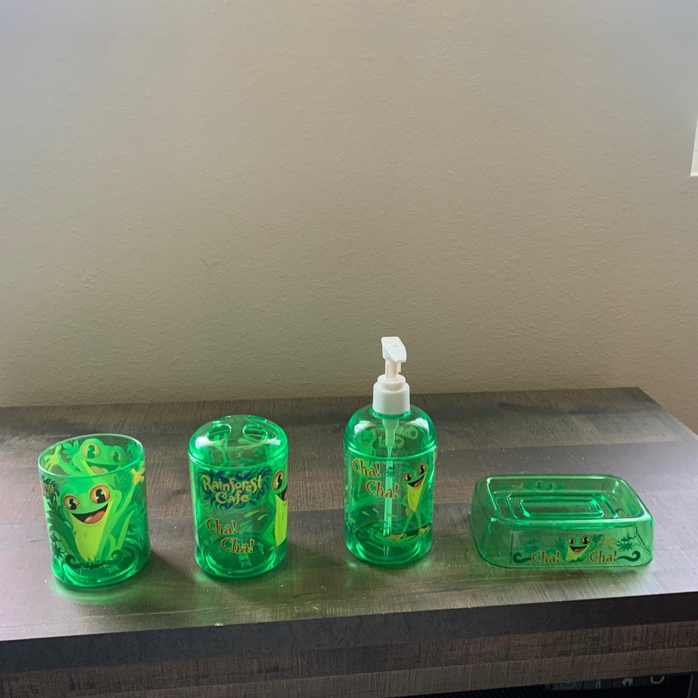 Rainforest Cafe Cha Cha Frog Bathroom Set 4pc Soap‎ Pump Dish Tumbler